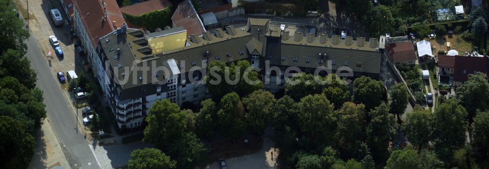 Luftaufnahme Hoppegarten - Gebäudekomplex der Hotelanlage Hotel Mardin an der Köpenicker Straße in Hoppegarten im Bundesland Brandenburg