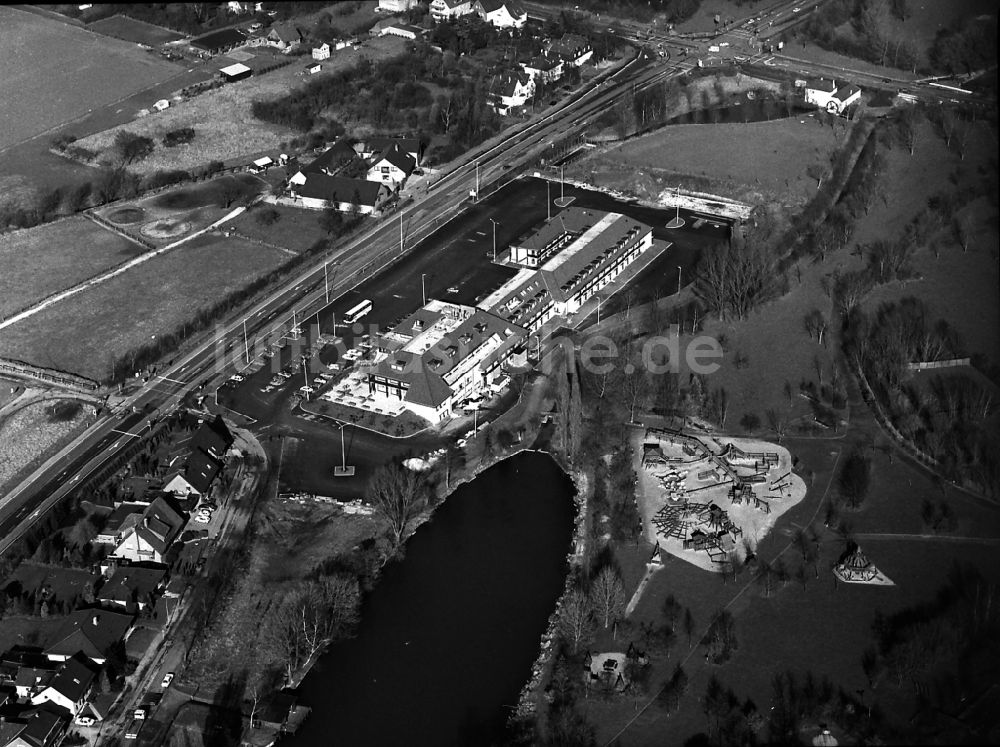 Moers von oben - Gebäudekomplex der Hotelanlage Hotel Moers Van der Valk an der Krefelder Straße in Moers im Bundesland Nordrhein-Westfalen, Deutschland