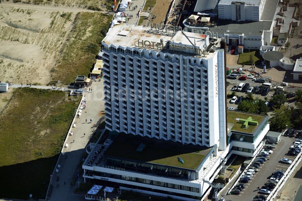 Luftbild Seebad Warnemünde - Gebäudekomplex der Hotelanlage Hotel Neptun in Seebad Warnemünde im Bundesland Mecklenburg-Vorpommern