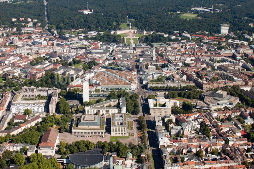 Karlsruhe aus der Vogelperspektive: Gebäudekomplex der Hotelanlage Hotel Novotel Karlsruhe City Badenwerkstraße - Am Festplatz im Ortsteil Südweststadt in Karlsruhe im Bundesland Baden-Württemberg