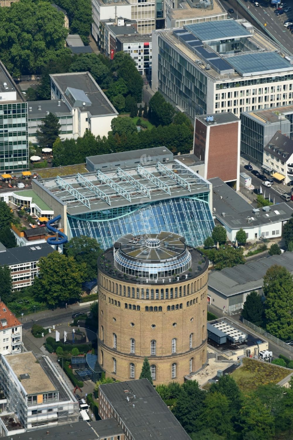 Luftaufnahme Köln - Gebäudekomplex der Hotelanlage Hotel im Wasserturm an der Kaygasse in Köln im Bundesland Nordrhein-Westfalen - NRW, Deutschland