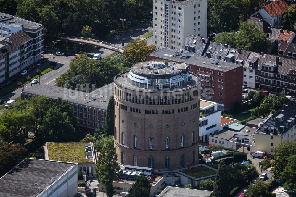 Köln von oben - Gebäudekomplex der Hotelanlage Hotel im Wasserturm an der Kaygasse in Köln im Bundesland Nordrhein-Westfalen - NRW, Deutschland