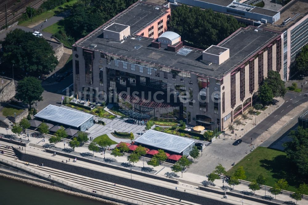 Luftbild Köln - Gebäudekomplex der Hotelanlage Hyatt Regency Cologne am Kennedy-Ufer in Köln im Bundesland Nordrhein-Westfalen, Deutschland