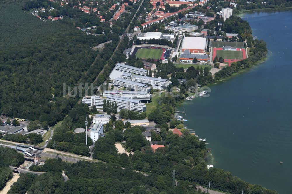 Potsdam aus der Vogelperspektive: Gebäudekomplex der Hotelanlage Kongresshotel Potsdam am Templiner See in Potsdam im Bundesland Brandenburg