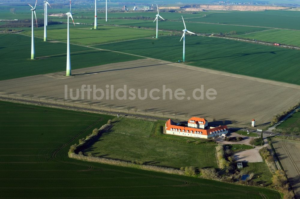 Luftaufnahme Wettin-Löbejün - Gebäudekomplex der Hotelanlage Landgasthof Sattelhof im Ortsteil Nauendorf in Wettin-Löbejün im Bundesland Sachsen-Anhalt, Deutschland