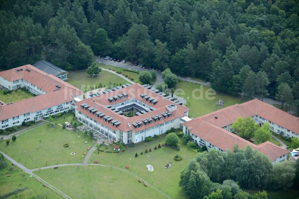 Templin von oben - Gebäudekomplex der Hotelanlage Landsitz-Hotel in Templin im Bundesland Brandenburg