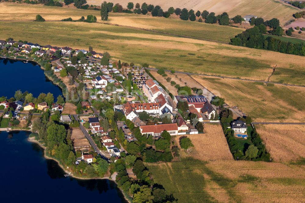 Speyer aus der Vogelperspektive: Gebäudekomplex der Hotelanlage Lindner Hotel & Spa Binshof in Speyer im Bundesland Rheinland-Pfalz, Deutschland