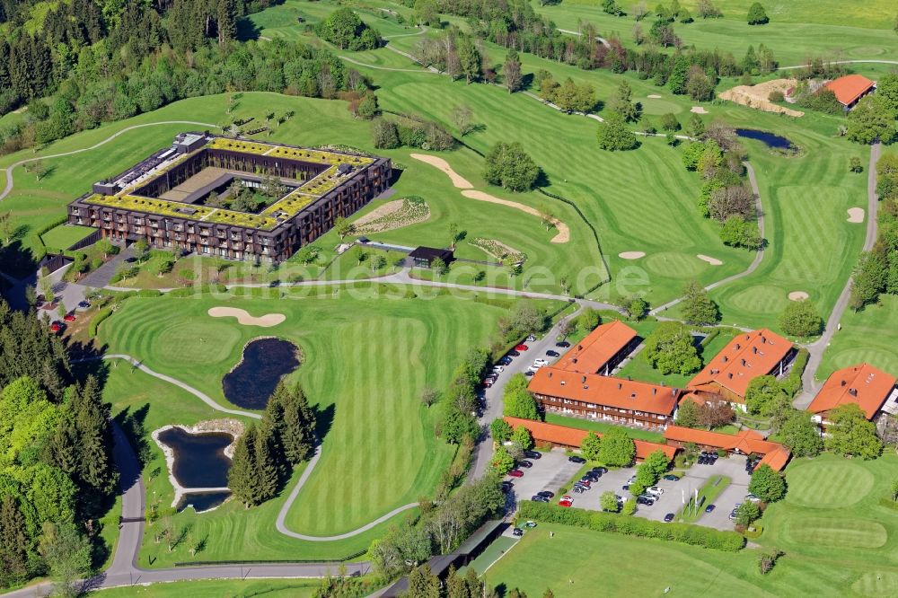 Luftbild Waakirchen - Gebäudekomplex der Hotelanlage Margarethenhof am Gut Steinberg in Waakirchen im Bundesland Bayern, Deutschland