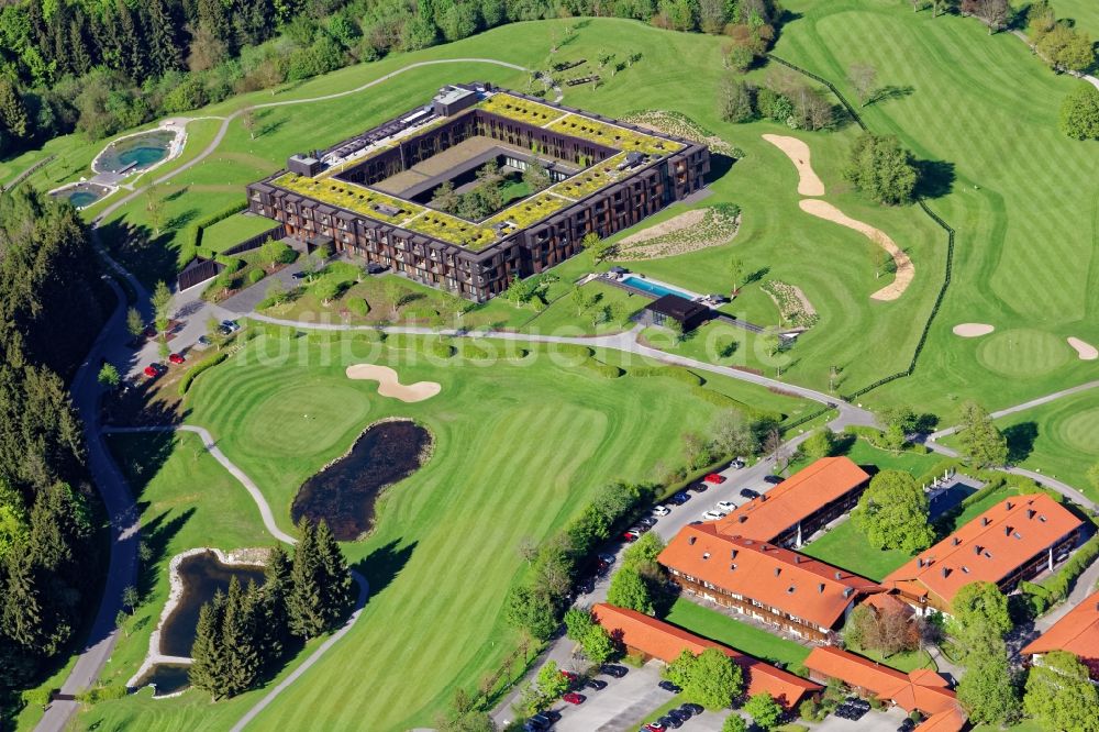 Luftaufnahme Waakirchen - Gebäudekomplex der Hotelanlage Margarethenhof am Gut Steinberg in Waakirchen im Bundesland Bayern, Deutschland