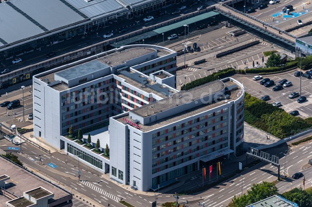 Stuttgart von oben - Gebäudekomplex der Hotelanlage Mövenpick Hotel in Stuttgart im Bundesland Baden-Württemberg, Deutschland