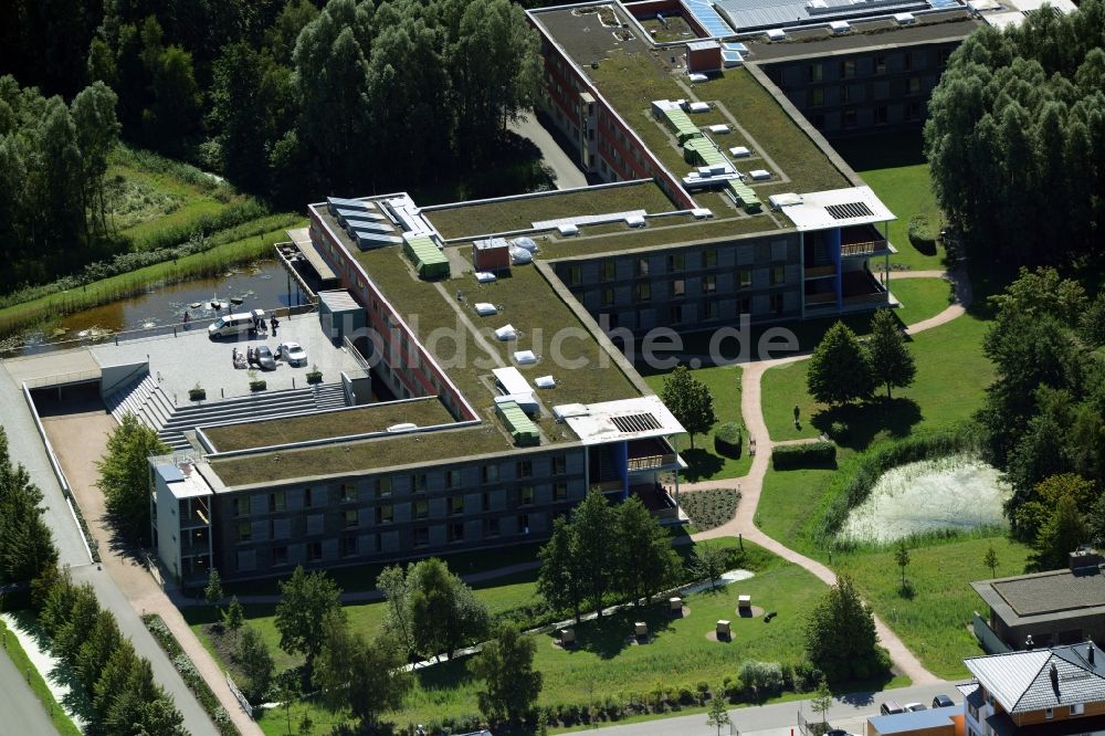 Dierhagen aus der Vogelperspektive: Gebäudekomplex der Hotelanlage Ostseehotel in Dierhagen im Bundesland Mecklenburg-Vorpommern