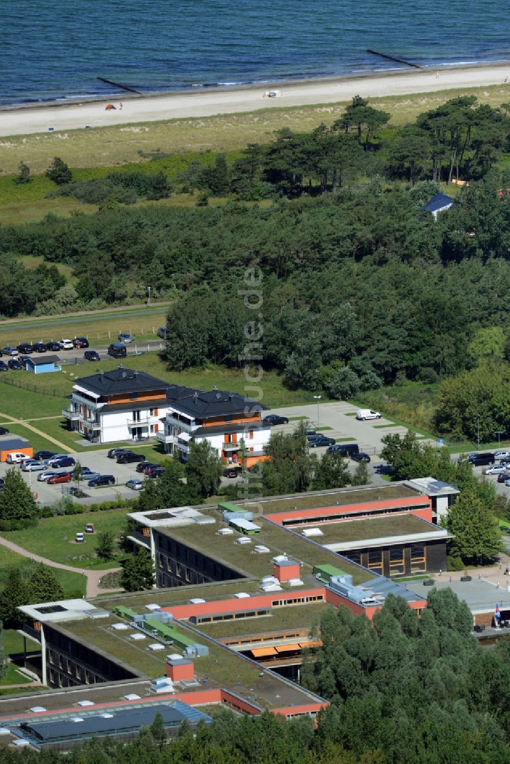 Dierhagen von oben - Gebäudekomplex der Hotelanlage Ostseehotel in Dierhagen im Bundesland Mecklenburg-Vorpommern