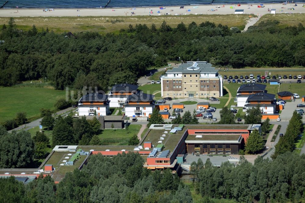 Dierhagen aus der Vogelperspektive: Gebäudekomplex der Hotelanlage Ostseehotel in Dierhagen im Bundesland Mecklenburg-Vorpommern