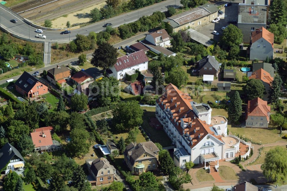 Berlin von oben - Gebäudekomplex der Hotelanlage 1a-PARK HOTEL BERLIN Schloss Kaulsdorf in Berlin