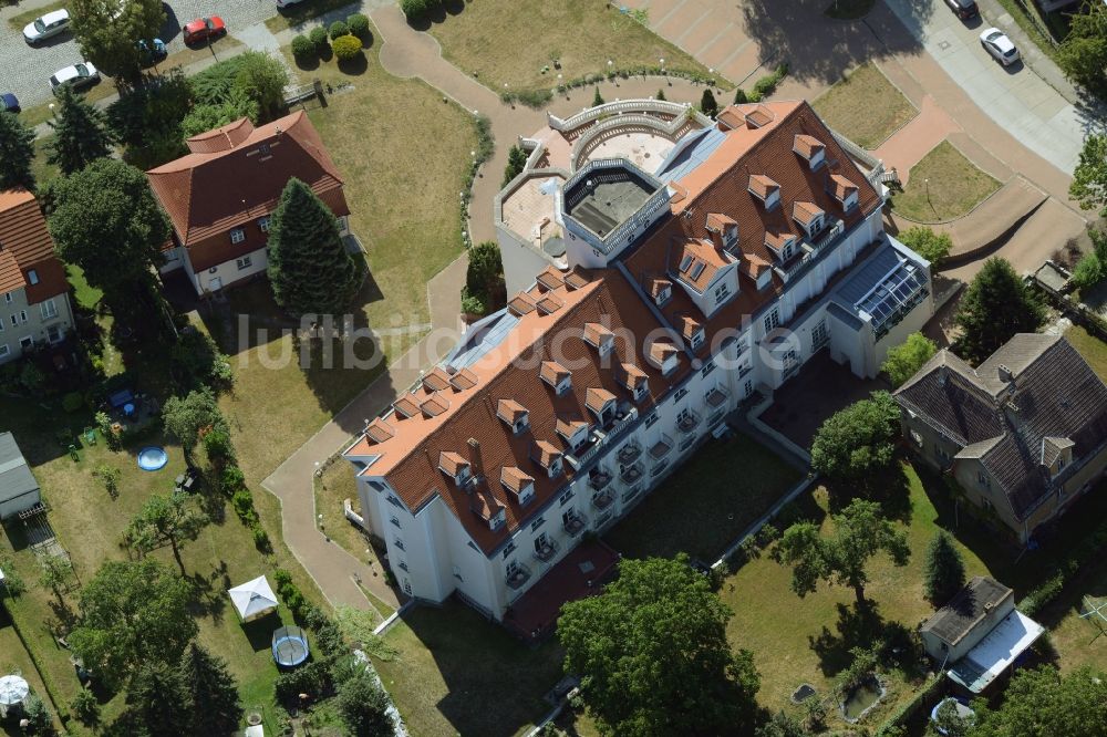 Luftaufnahme Berlin - Gebäudekomplex der Hotelanlage 1a-PARK HOTEL BERLIN Schloss Kaulsdorf in Berlin