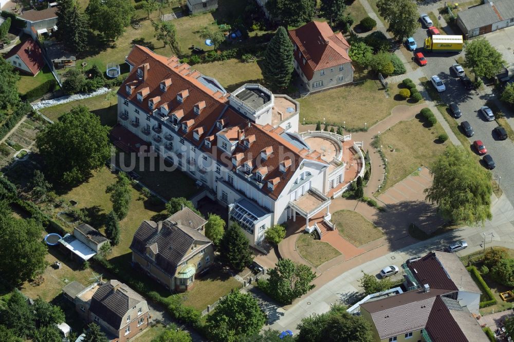 Luftbild Berlin - Gebäudekomplex der Hotelanlage 1a-PARK HOTEL BERLIN Schloss Kaulsdorf in Berlin