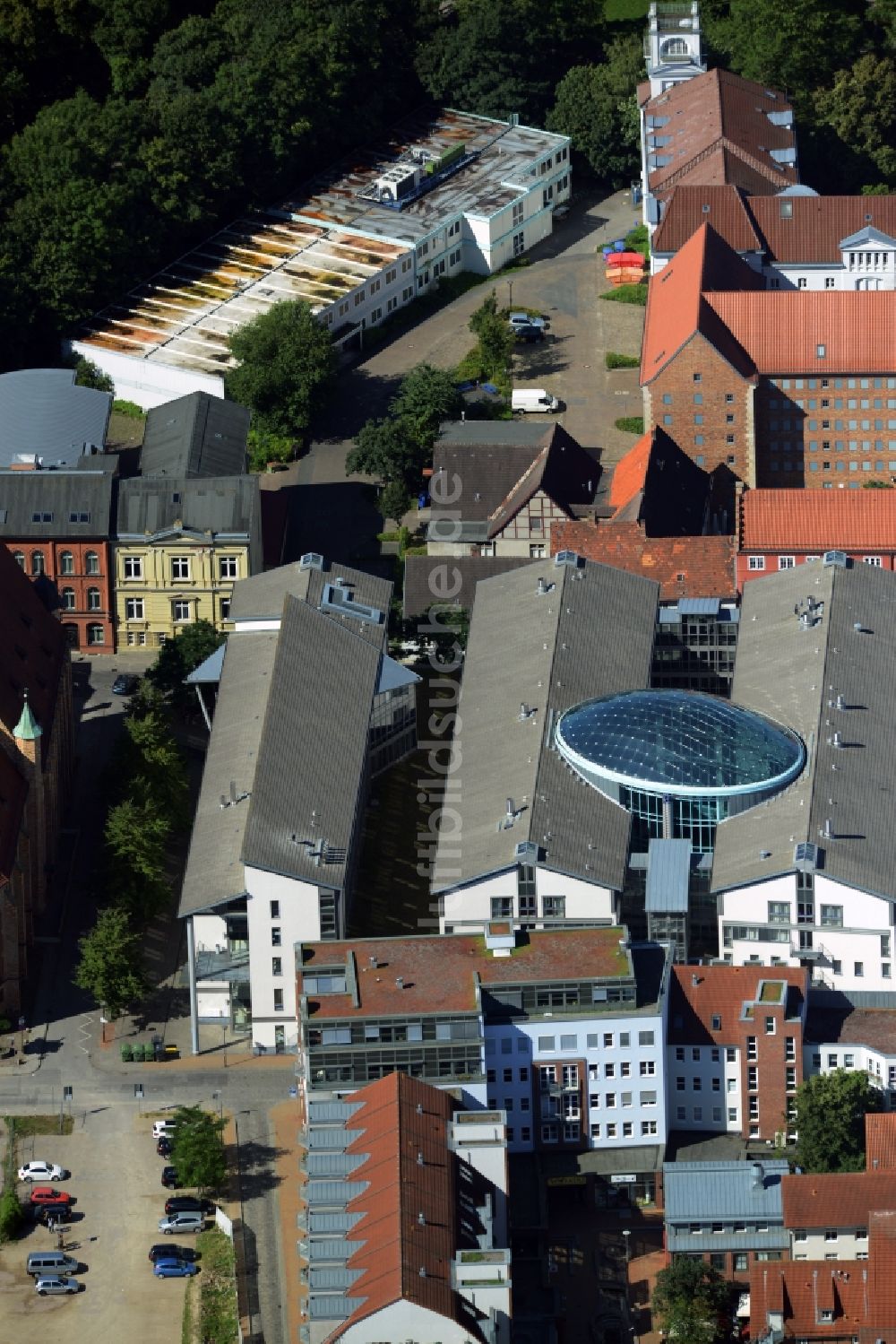 Rostock aus der Vogelperspektive: Gebäudekomplex der Hotelanlage pentahotel in Rostock im Bundesland Mecklenburg-Vorpommern