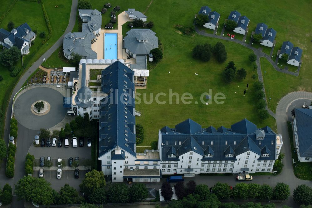 Luftaufnahme Werder (Havel) - Gebäudekomplex der Hotelanlage Precise Resort Schwielowsee Am Schwielowsee im Ortsteil Petzow in Werder (Havel) im Bundesland Brandenburg, Deutschland