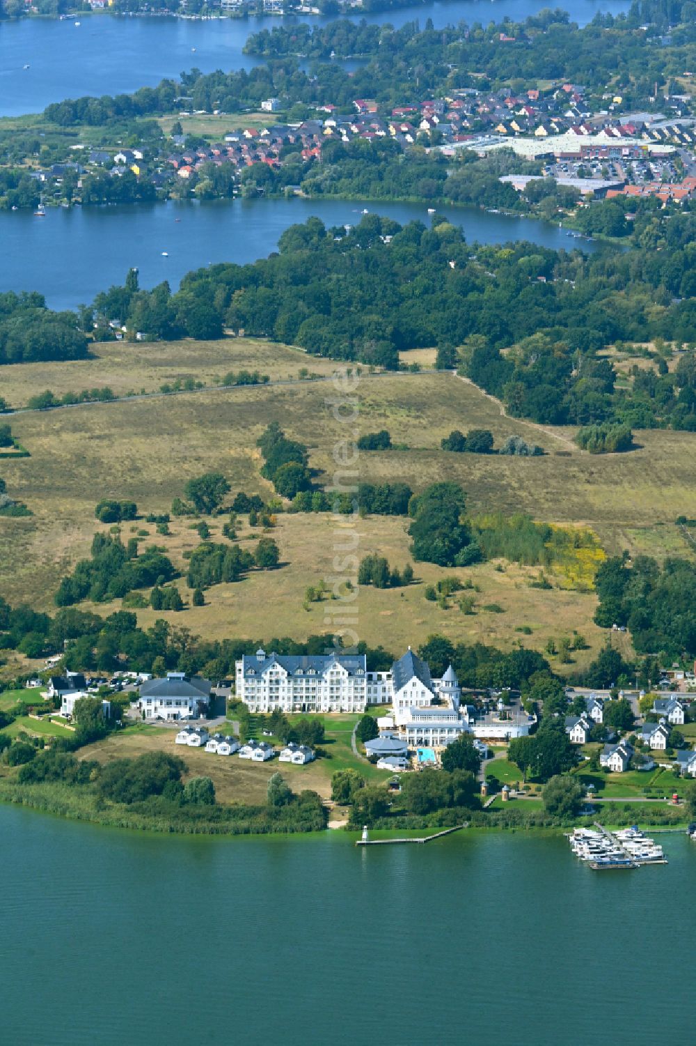 Luftbild Werder (Havel) - Gebäudekomplex der Hotelanlage Precise Resort Schwielowsee Am Schwielowsee im Ortsteil Petzow in Werder (Havel) im Bundesland Brandenburg, Deutschland