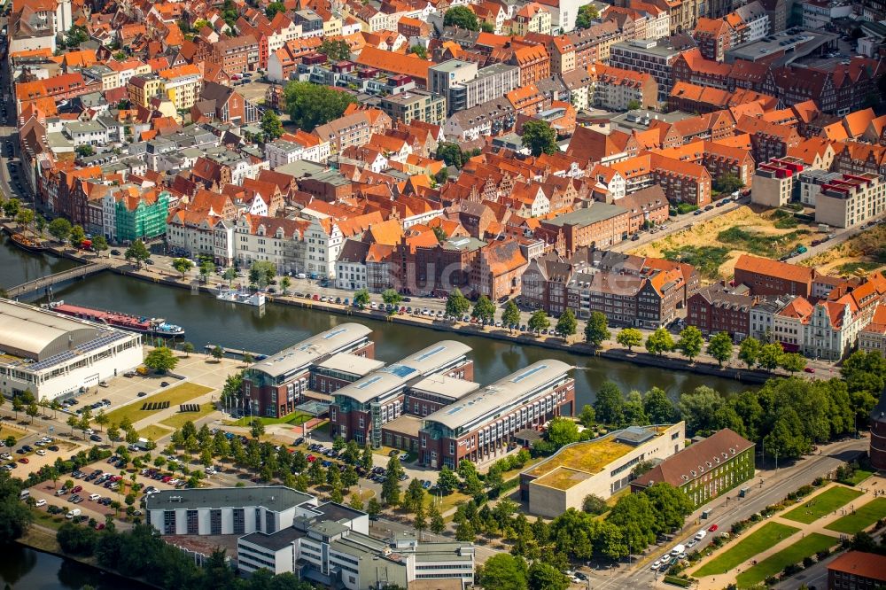 Luftbild Lübeck - Gebäudekomplex der Hotelanlage Radisson Blu in Lübeck im Bundesland Schleswig-Holstein