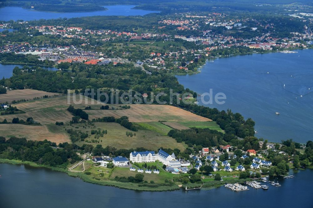 Luftbild Werder (Havel) - Gebäudekomplex der Hotelanlage Resort Schwielowsee Am Schwielowsee im Ortsteil Petzow in Werder (Havel) im Bundesland Brandenburg, Deutschland