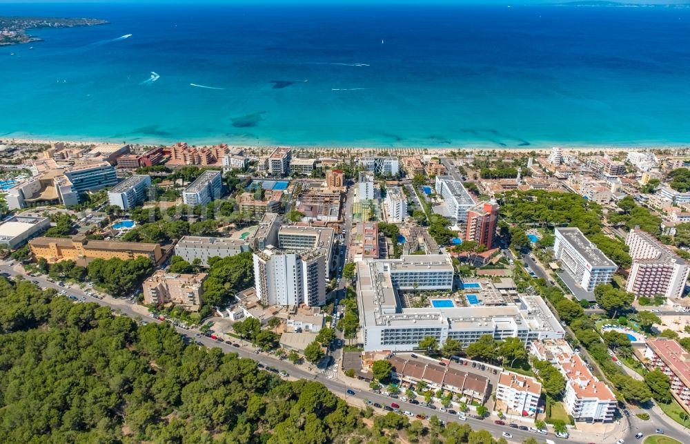 Palma aus der Vogelperspektive: Gebäudekomplex der Hotelanlage Riu Playa Park in Palma in Balearische Insel Mallorca, Spanien