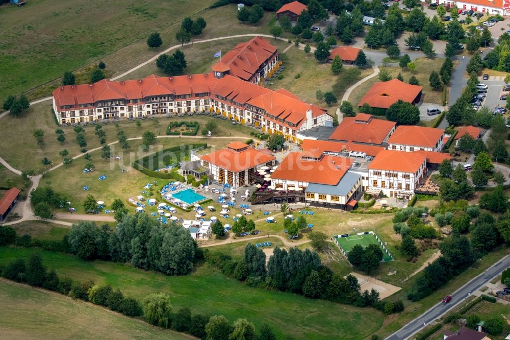 Göhren-Lebbin aus der Vogelperspektive: Gebäudekomplex der Hotelanlage Robinson Club Fleesensee in Göhren-Lebbin im Bundesland Mecklenburg-Vorpommern