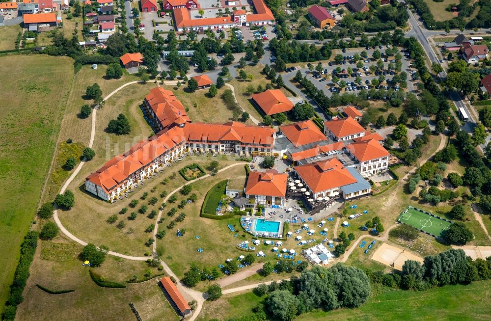 Luftaufnahme Göhren-Lebbin - Gebäudekomplex der Hotelanlage Robinson Club Fleesensee in Göhren-Lebbin im Bundesland Mecklenburg-Vorpommern