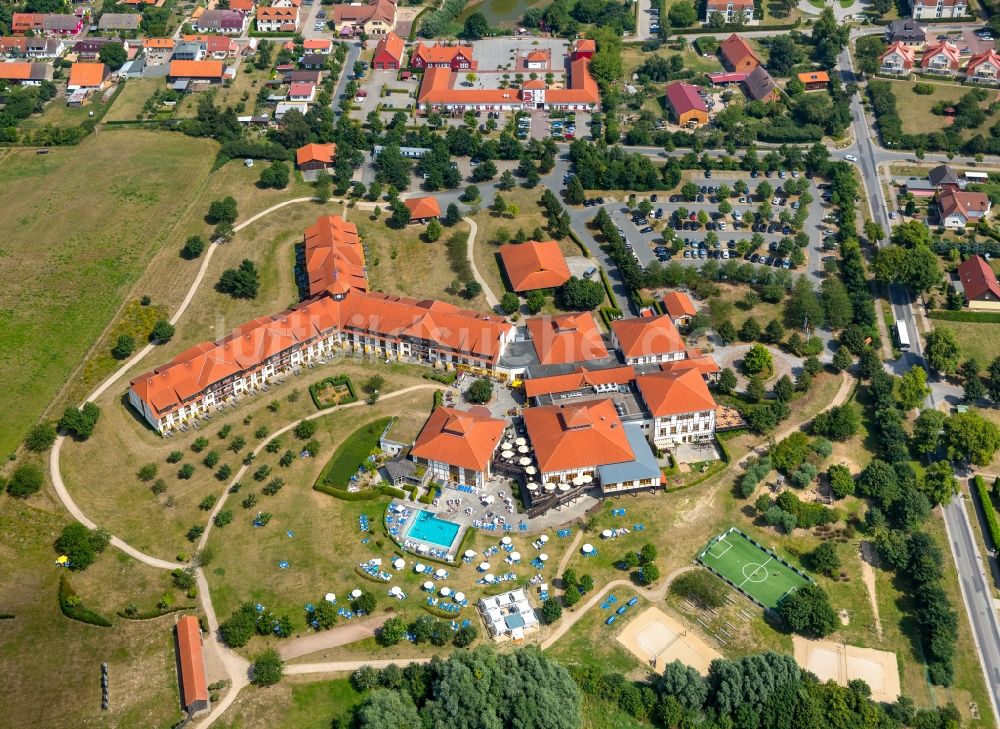 Göhren-Lebbin von oben - Gebäudekomplex der Hotelanlage Robinson Club Fleesensee in Göhren-Lebbin im Bundesland Mecklenburg-Vorpommern