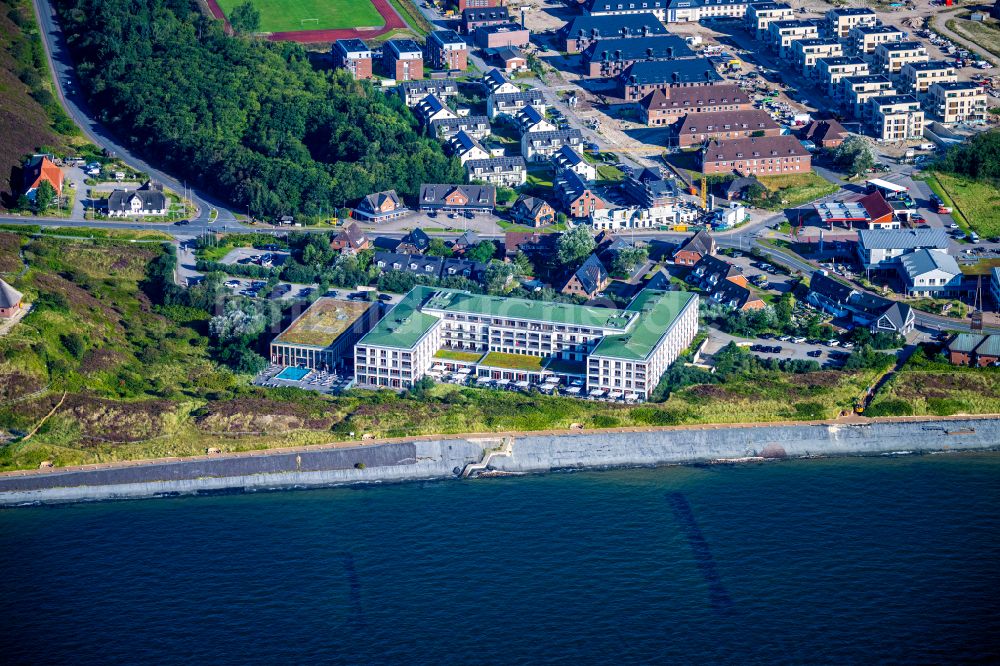 List von oben - Gebäudekomplex der Hotelanlage A-Rosa Sylt in List im Bundesland Schleswig-Holstein, Deutschland