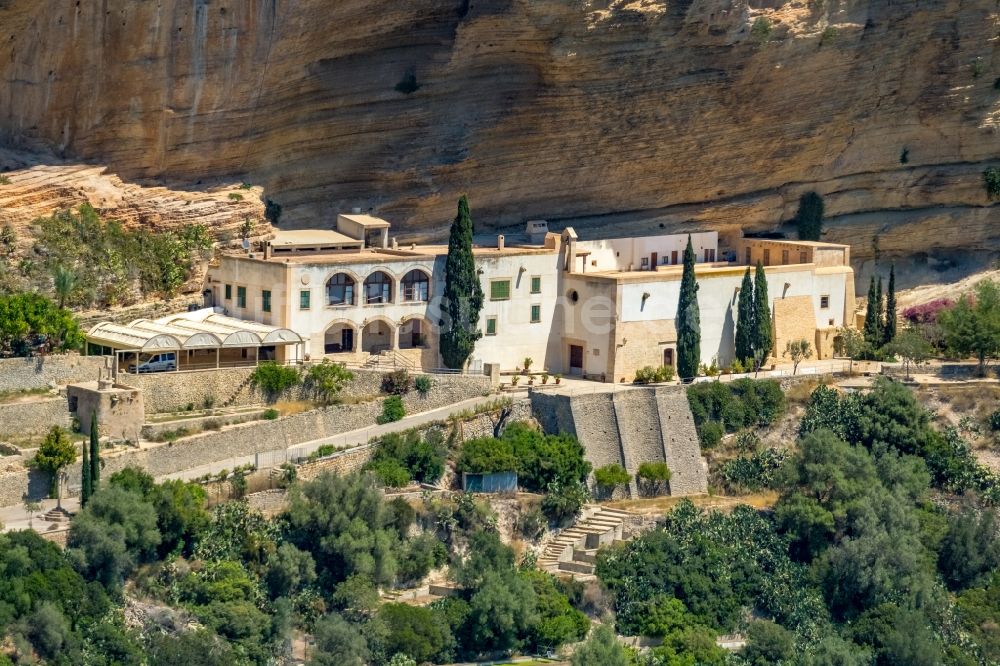 Algaida von oben - Gebäudekomplex der Hotelanlage Santuari de Gracia in Algaida in Balearische Insel Mallorca, Spanien