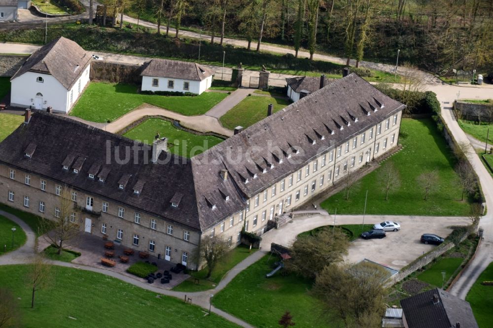 Luftaufnahme Brakel - Gebäudekomplex der Hotelanlage Schloß Gehrden an der Schloßstraße in Brakel im Bundesland Nordrhein-Westfalen