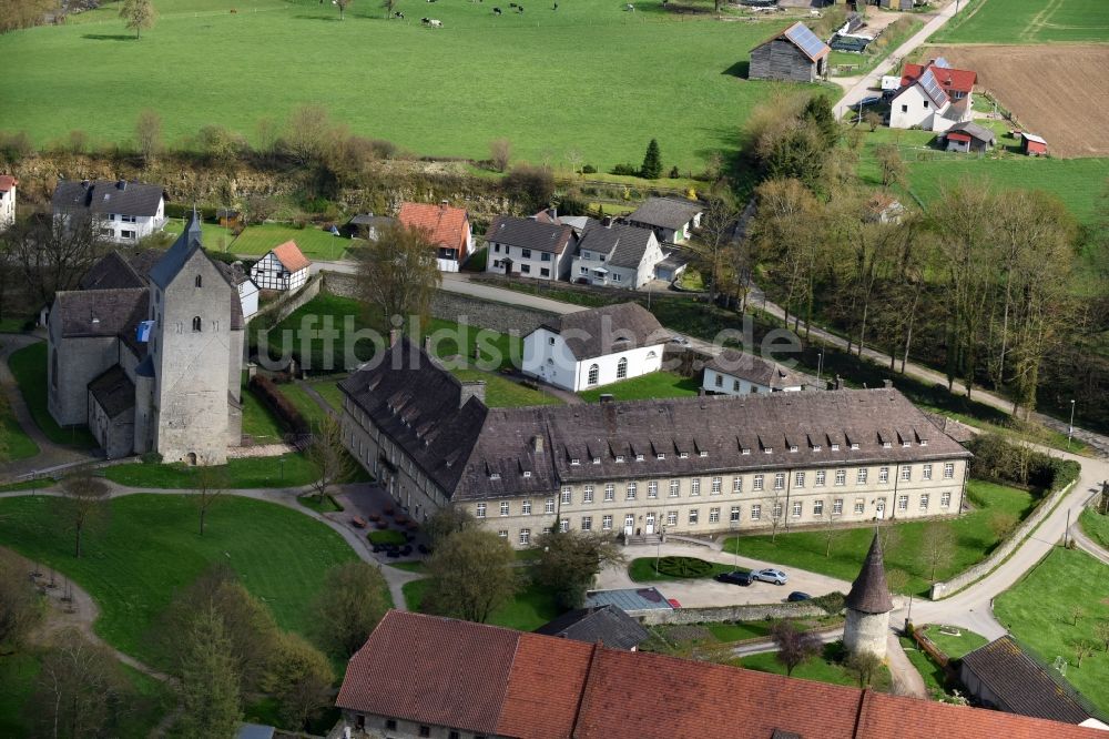 Luftbild Brakel - Gebäudekomplex der Hotelanlage Schloß Gehrden an der Schloßstraße in Brakel im Bundesland Nordrhein-Westfalen