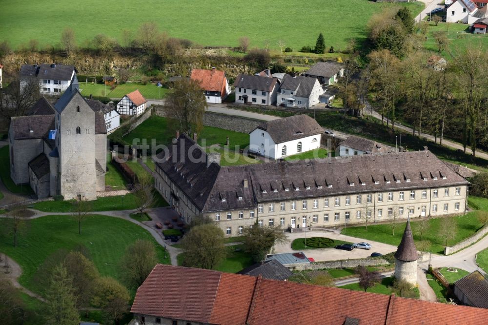 Luftaufnahme Brakel - Gebäudekomplex der Hotelanlage Schloß Gehrden an der Schloßstraße in Brakel im Bundesland Nordrhein-Westfalen