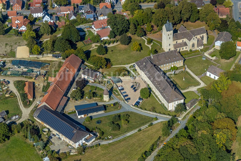 Luftaufnahme Brakel - Gebäudekomplex der Hotelanlage Schloß Gehrden an der Schloßstraße in Brakel im Bundesland Nordrhein-Westfalen