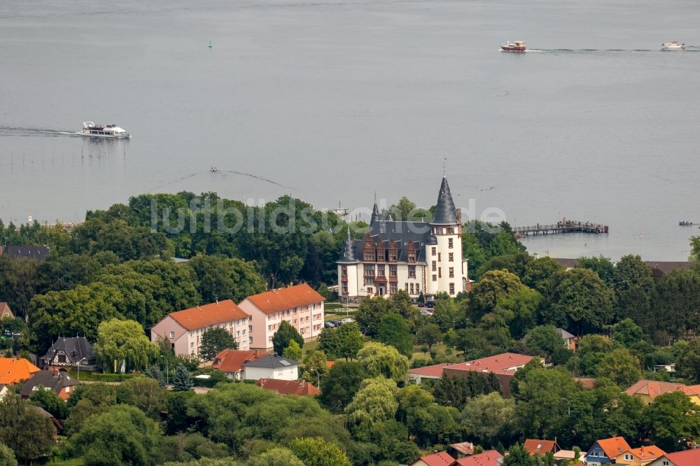 Luftbild Klink - Gebäudekomplex der Hotelanlage Schloss Klink an der Müritz in Klink im Bundesland Mecklenburg-Vorpommern