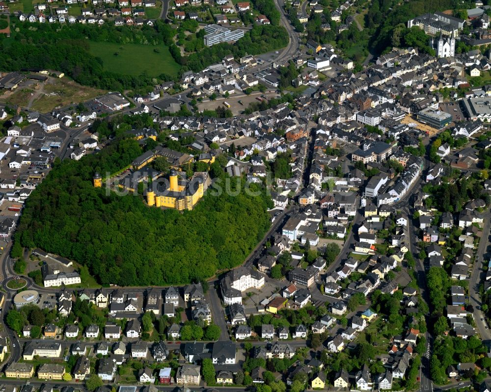 Montabaur von oben - Gebäudekomplex der Hotelanlage Schloss Montabaur in Montabaur im Bundesland Rheinland-Pfalz