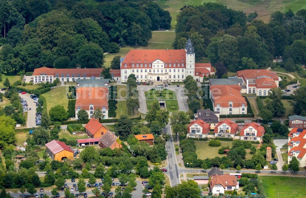 Luftbild Göhren-Lebbin - Gebäudekomplex der Hotelanlage Schlosshotel Fleesensee in Göhren-Lebbin im Bundesland Mecklenburg-Vorpommern