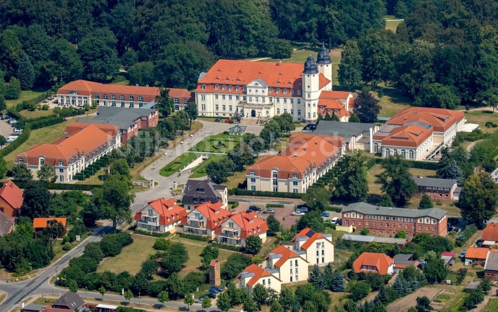 Luftbild Göhren-Lebbin - Gebäudekomplex der Hotelanlage Schlosshotel Fleesensee in Göhren-Lebbin im Bundesland Mecklenburg-Vorpommern