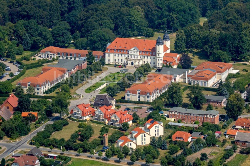 Luftbild Göhren-Lebbin - Gebäudekomplex der Hotelanlage Schlosshotel Fleesensee in Göhren-Lebbin im Bundesland Mecklenburg-Vorpommern