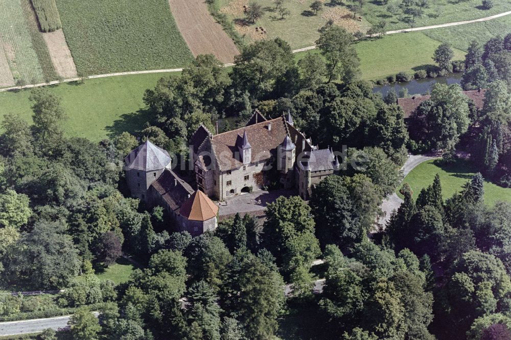 Luftbild Jagsthausen - Gebäudekomplex der Hotelanlage Schlosshotel Götzenburg in Jagsthausen im Bundesland Baden-Württemberg, Deutschland