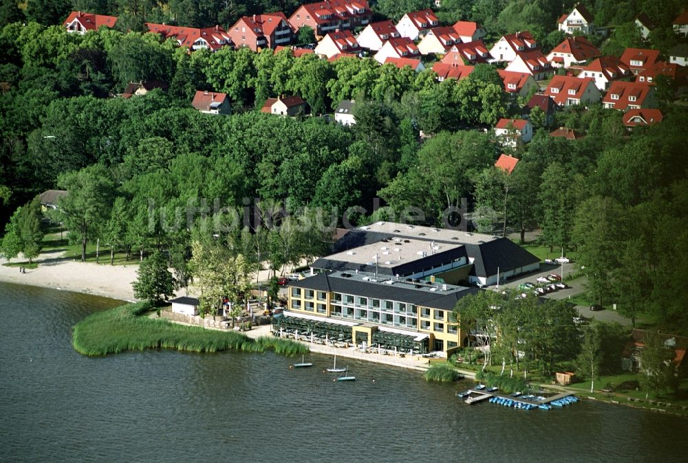 Rangsdorf aus der Vogelperspektive: Gebäudekomplex der Hotelanlage Seehotel Berlin-Rangsdorf am Strand- Ufer des Rangsdorfer Sees in Rangsdorf im Bundesland Brandenburg