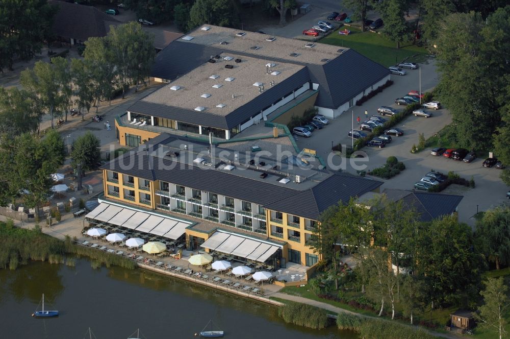 Luftaufnahme Rangsdorf - Gebäudekomplex der Hotelanlage Seehotel Berlin-Rangsdorf am Strand- Ufer des Rangsdorfer Sees in Rangsdorf im Bundesland Brandenburg