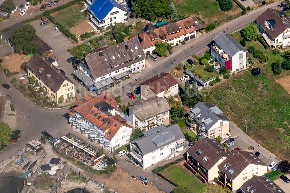 Reichenau von oben - Gebäudekomplex der Hotelanlage Seehotel Seeschau in Reichenau im Bundesland Baden-Württemberg, Deutschland