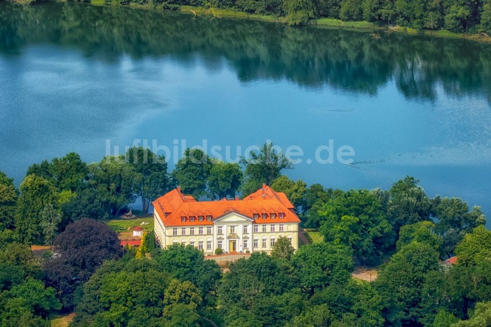 Luftaufnahme Schorssow - Gebäudekomplex der Hotelanlage Seeschloss Schorssow in Schorssow im Bundesland Mecklenburg-Vorpommern