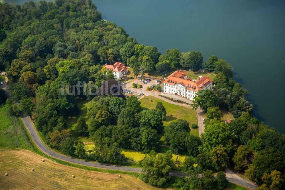 Luftbild Schorssow - Gebäudekomplex der Hotelanlage Seeschloss Schorssow in Schorssow im Bundesland Mecklenburg-Vorpommern