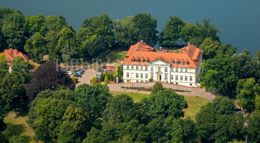 Luftaufnahme Schorssow - Gebäudekomplex der Hotelanlage Seeschloss Schorssow in Schorssow im Bundesland Mecklenburg-Vorpommern