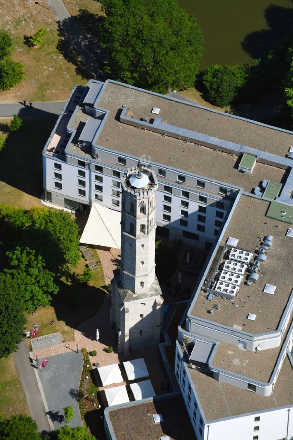 Braunschweig aus der Vogelperspektive: Gebäudekomplex der Hotelanlage Steigenberger Parkhotel in Braunschweig im Bundesland Niedersachsen, Deutschland