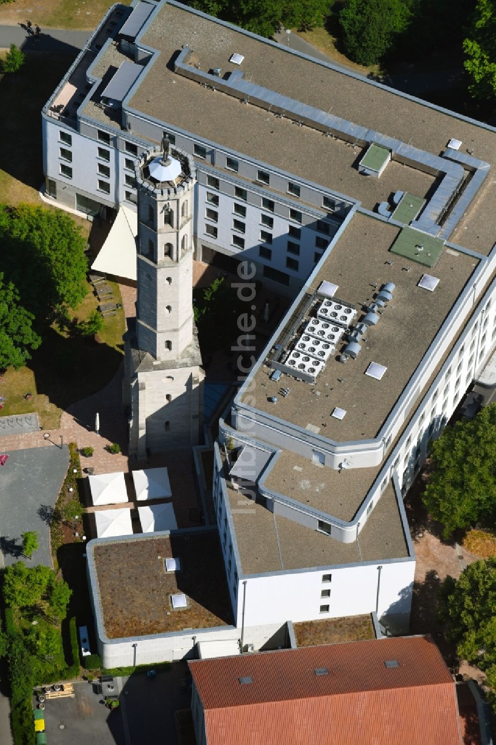 Luftaufnahme Braunschweig - Gebäudekomplex der Hotelanlage Steigenberger Parkhotel in Braunschweig im Bundesland Niedersachsen, Deutschland