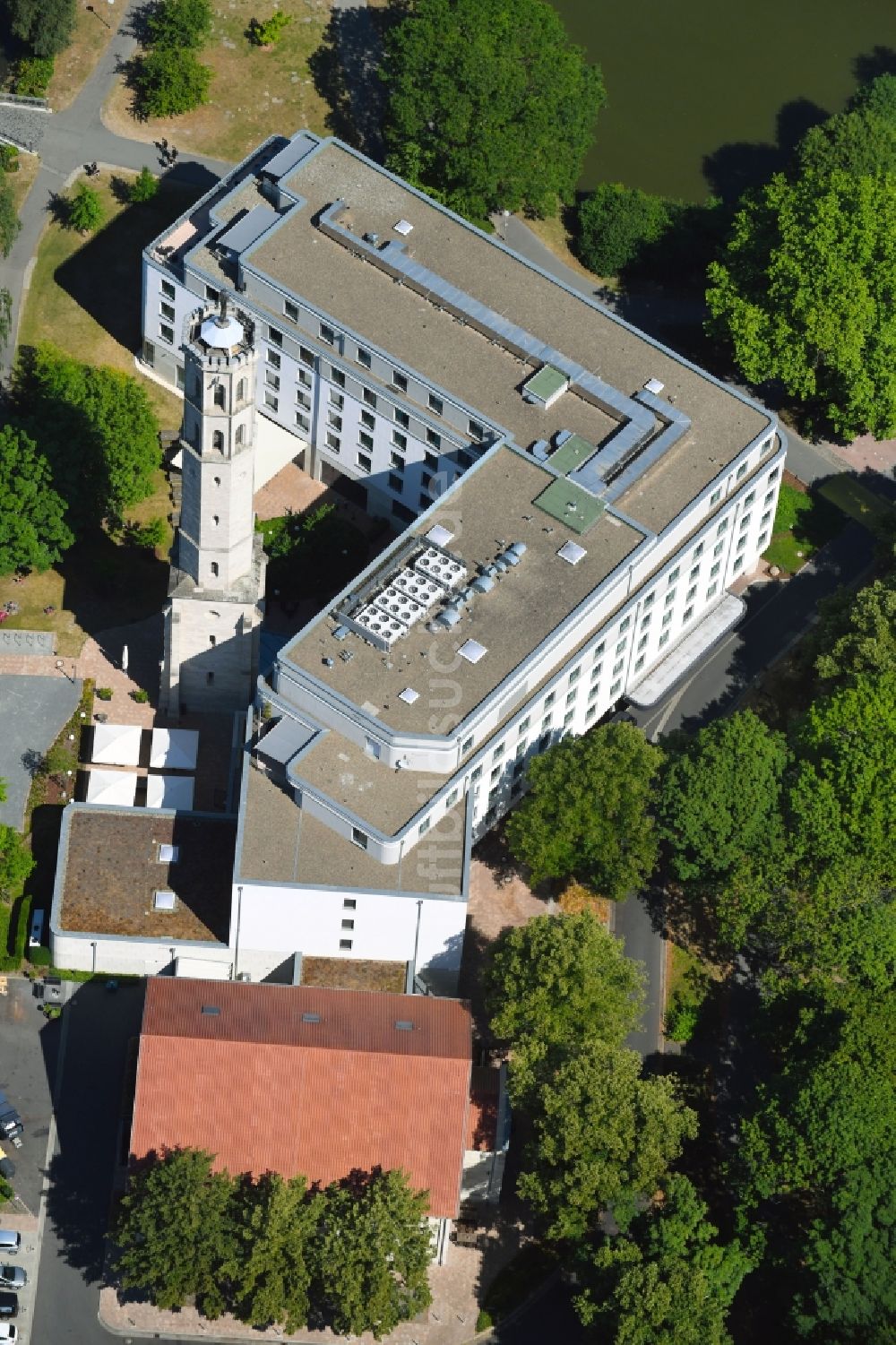 Braunschweig von oben - Gebäudekomplex der Hotelanlage Steigenberger Parkhotel in Braunschweig im Bundesland Niedersachsen, Deutschland